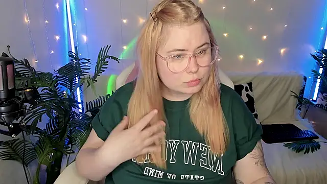 Snapshot of Akemi_BBW chatting on 17, 1, 2025 Akemi BBW online show from 17, 1, 2025