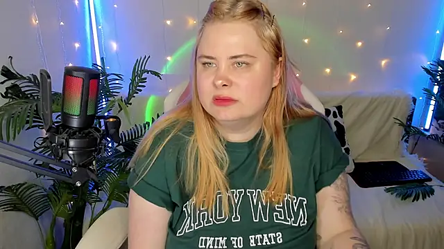 Snapshot of Akemi_BBW chatting on 17, 1, 2025 Akemi BBW online show from 17, 1, 2025