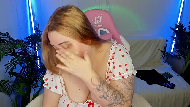 Snapshot of Akemi_BBW chatting on 27, 1, 2025 Akemi BBW online show from 27, 1, 2025