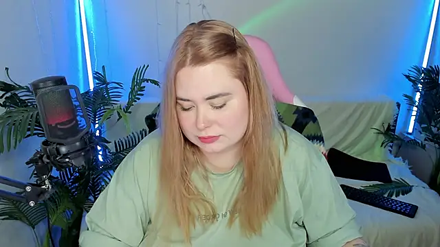 Snapshot of Akemi_BBW chatting on 1, 2, 2025 Akemi BBW online show from 1, 2, 2025