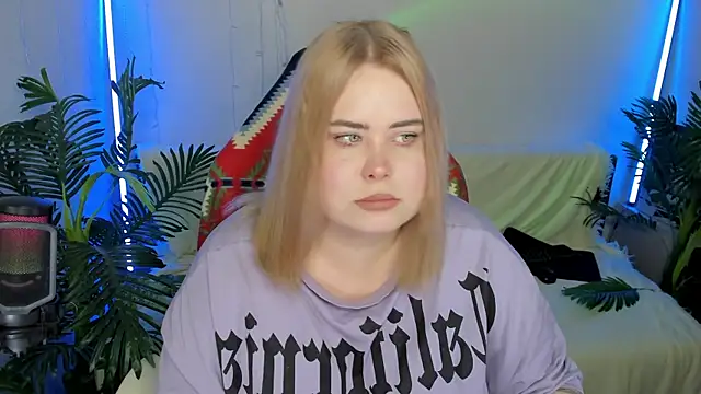 Snapshot of Akemi_BBW chatting on 9, 2, 2025 Akemi BBW online show from 9, 2, 2025