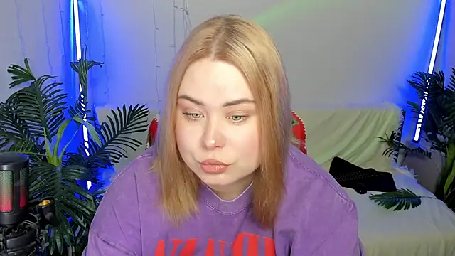 Snapshot of Akemi_BBW chatting on 11, 2, 2025 Akemi BBW online show from 11, 2, 2025