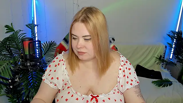 Snapshot of Akemi_BBW chatting on 14, 2, 2025 Akemi BBW online show from 14, 2, 2025