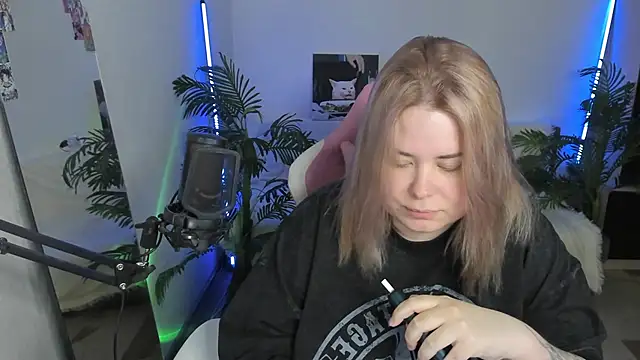 Snapshot of Akemi_BBW chatting on 28, 2, 2025 Akemi BBW online show from 28, 2, 2025