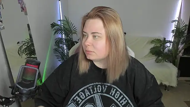 Snapshot of Akemi_BBW chatting on 1, 3, 2025 Akemi BBW online show from 1, 3, 2025