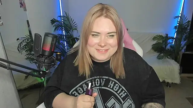 Snapshot of Akemi_BBW chatting on 2, 3, 2025 Akemi BBW online show from 2, 3, 2025