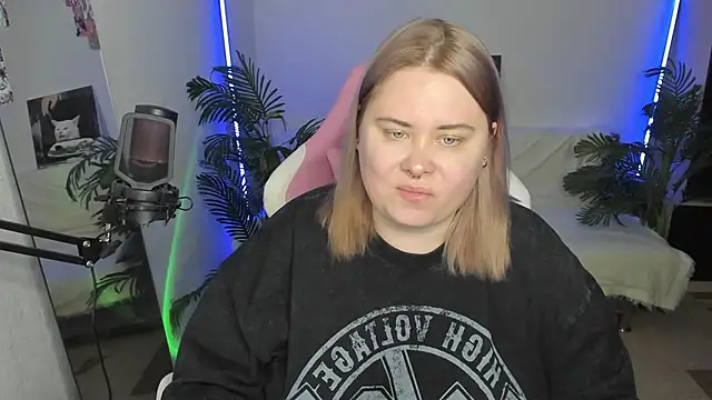 Snapshot of Akemi_BBW chatting on 4, 3, 2025 Akemi BBW online show from 4, 3, 2025