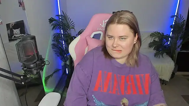 Snapshot of Akemi_BBW chatting on 5, 3, 2025 Akemi BBW online show from 5, 3, 2025