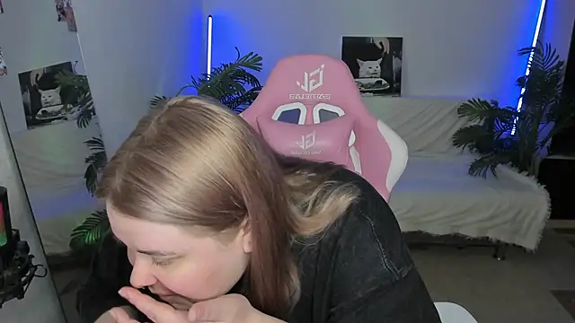 Snapshot of Akemi_BBW chatting on 6, 3, 2025 Akemi BBW online show from 6, 3, 2025