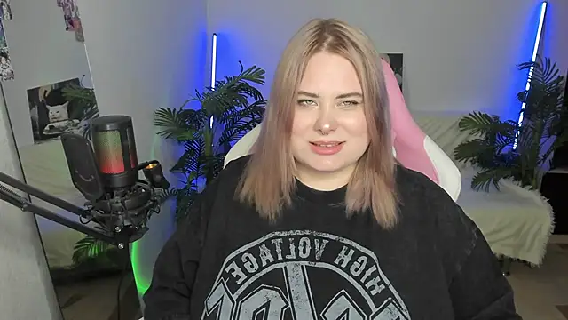 Snapshot of Akemi_BBW chatting on 6, 3, 2025 Akemi BBW online show from 6, 3, 2025