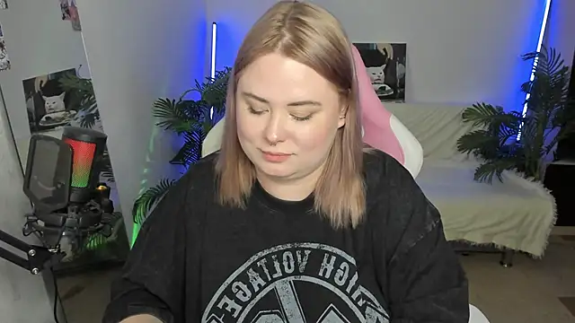 Snapshot of Akemi_BBW chatting on 7, 3, 2025 Akemi BBW online show from 7, 3, 2025