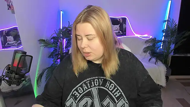 Snapshot of Akemi_BBW chatting on 16, 3, 2025 Akemi BBW online show from 16, 3, 2025