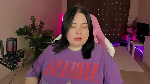 Snapshot of Akemi_BBW chatting on 3, 10, 2025 Akemi BBW online show from 3, 10, 2025