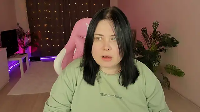 Snapshot of Akemi_BBW chatting on 4, 10, 2025 Akemi BBW online show from 4, 10, 2025