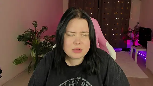 Snapshot of Akemi_BBW chatting on 7, 10, 2025 Akemi BBW online show from 7, 10, 2025