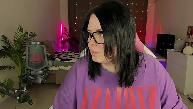 Snapshot of Akemi_BBW chatting on 10, 10, 2025 Akemi BBW online show from 10, 10, 2025