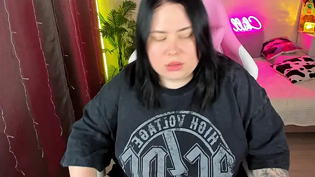 Snapshot of Akemi_BBW chatting on 6, 11, 2025 Akemi BBW online show from 6, 11, 2025