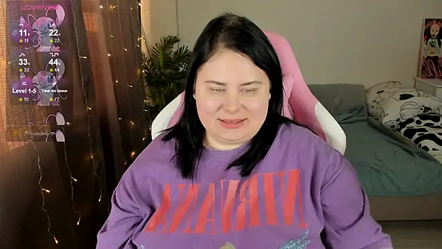 Snapshot of Akemi_BBW chatting on 24, 11, 2025 Akemi BBW online show from 24, 11, 2025