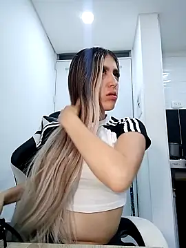 Snapshot of eva-2023 chatting on 8, 4, 2026 eva-2023 online show from 8, 4, 2026