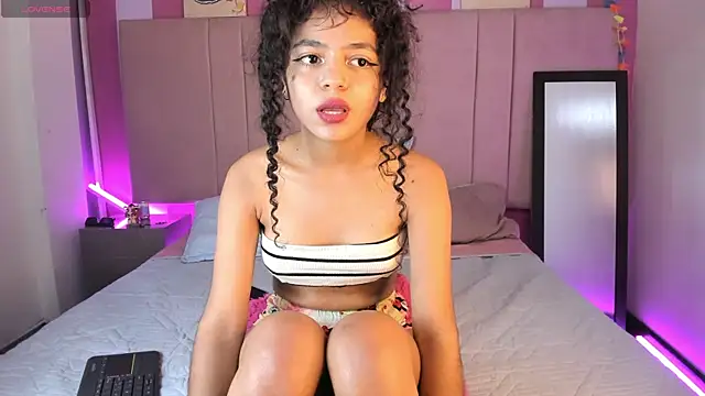 Snapshot of Winnifer_Gonzal chatting on 14, 12, 2024 Winnifer Gonzal online show from 14, 12, 2024