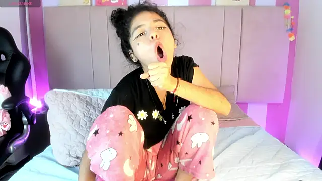 Snapshot of Winnifer_Gonzal chatting on 15, 3, 2025 Winnifer Gonzal online show from 15, 3, 2025