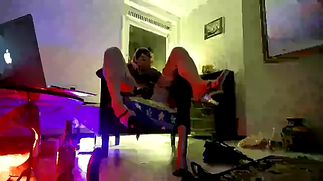 Snapshot of CharlotteVixxens chatting on 19, 10, 2025 CharlotteVixxens online show from 19, 10, 2025