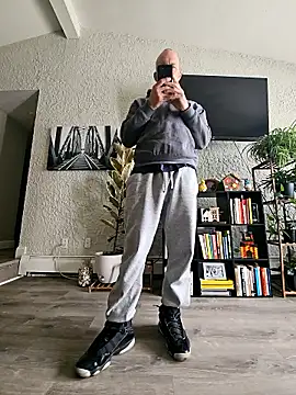 Snapshot of Cemg chatting on 6, 4, 2026 Cemg online show from 6, 4, 2026