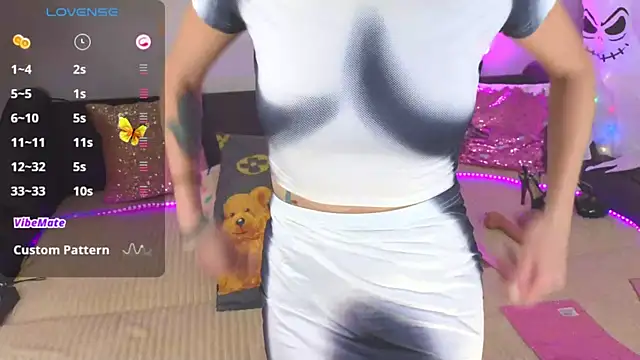 Snapshot of AlexaStoun chatting on 26, 10, 2025 AlexaStoun online show from 26, 10, 2025