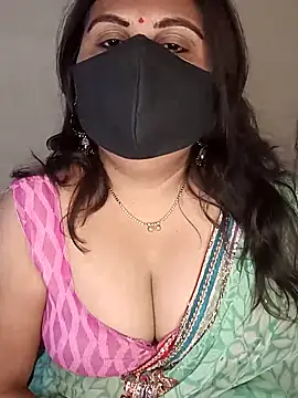 Snapshot of Love-priya chatting on 4, 3, 2025 Love-priya online show from 4, 3, 2025