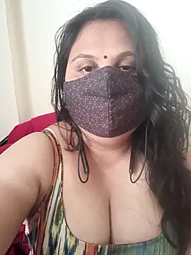 Snapshot of Love-priya chatting on 9, 9, 2025 Love-priya online show from 9, 9, 2025