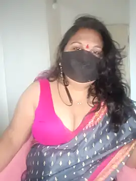 Snapshot of Love-priya chatting on 7, 11, 2025 Love-priya online show from 7, 11, 2025