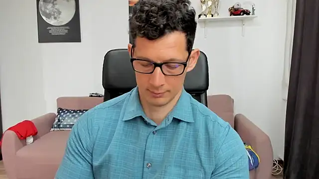 Snapshot of BrutusK08 chatting on 4, 3, 2025 BrutusK08 online show from 4, 3, 2025