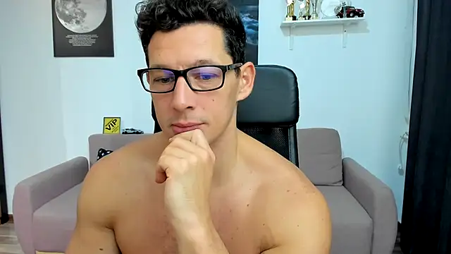 Snapshot of BrutusK08 chatting on 14, 11, 2025 BrutusK08 online show from 14, 11, 2025