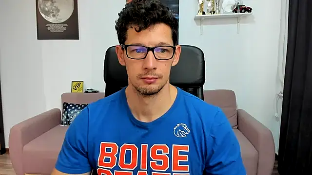 Snapshot of BrutusK08 chatting on 24, 11, 2025 BrutusK08 online show from 24, 11, 2025