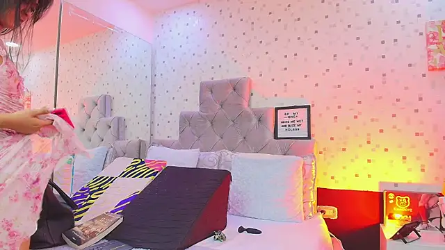 JulietaReyess online show from 6, 11, 2025