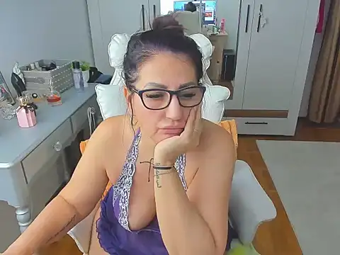Snapshot of karenncougar chatting on 8, 2, 2025 karenncougar online show from 8, 2, 2025