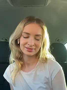 Snapshot of EvieEvans chatting on 16, 2, 2025 EvieEvans online show from 16, 2, 2025