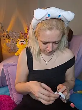 NaomiShimizu online show from 1, 12, 2025