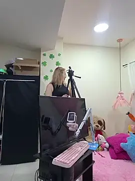 NaomiShimizu online show from 6, 4, 2026