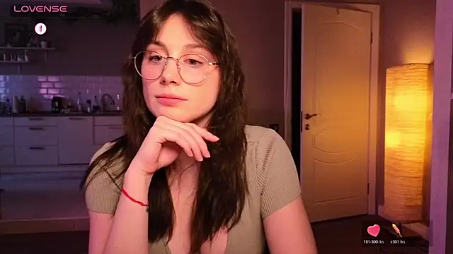 Snapshot of moon_deity_ chatting on 12, 4, 2026 moon deity online show from 12, 4, 2026