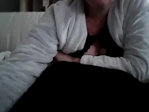 Snapshot of DragoneSFR chatting on 25, 2, 2025 DragoneSFR online show from 25, 2, 2025