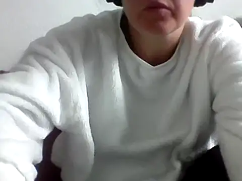 Snapshot of DragoneSFR chatting on 12, 3, 2025 DragoneSFR online show from 12, 3, 2025