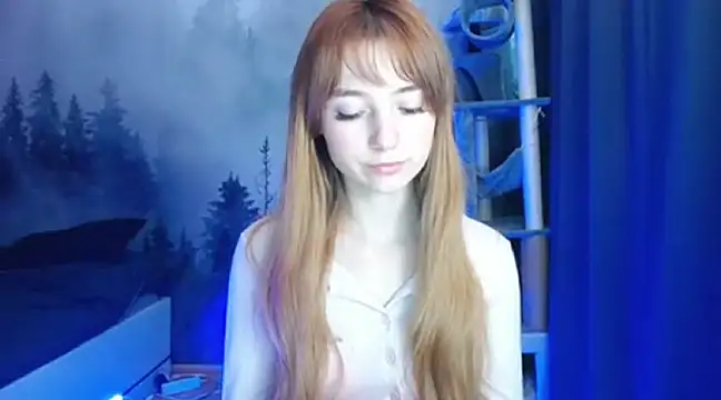 Snapshot of LuciaYoung chatting on 2, 1, 2025 LuciaYoung online show from 2, 1, 2025