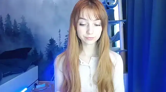 Snapshot of LuciaYoung chatting on 2, 1, 2025 LuciaYoung online show from 2, 1, 2025