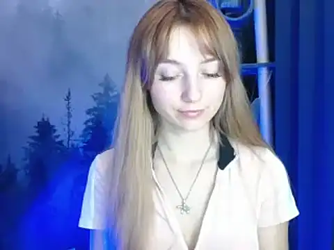 Snapshot of LuciaYoung chatting on 7, 1, 2025 LuciaYoung online show from 7, 1, 2025