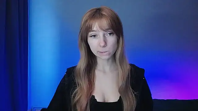 Snapshot of LuciaYoung chatting on 14, 1, 2025 LuciaYoung online show from 14, 1, 2025