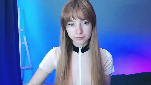 Snapshot of LuciaYoung chatting on 17, 1, 2025 LuciaYoung online show from 17, 1, 2025