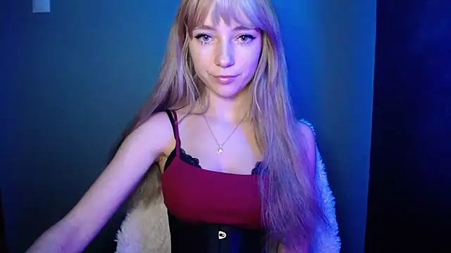 Snapshot of LuciaYoung chatting on 24, 10, 2025 LuciaYoung online show from 24, 10, 2025