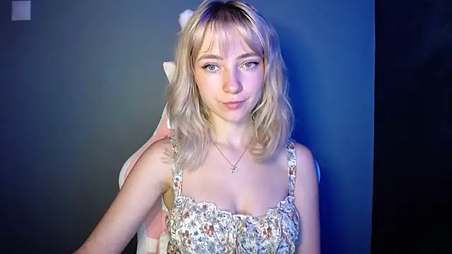 LuciaYoung online show from 4, 7, 2026