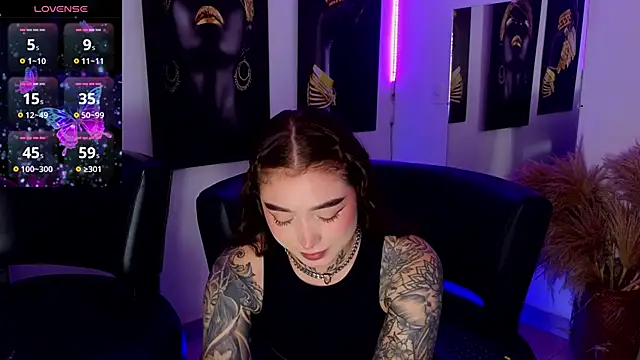 Snapshot of _brenna_hanson chatting on 22, 11, 2025 brenna hanson online show from 22, 11, 2025